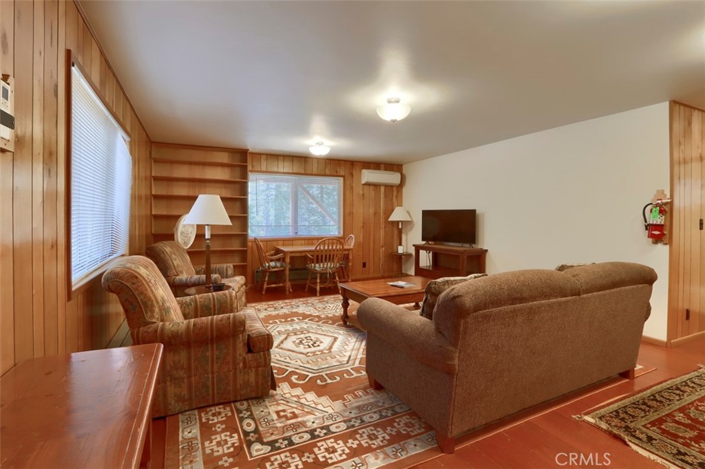 7296 Yosemite Park, Wawona, CA 95389