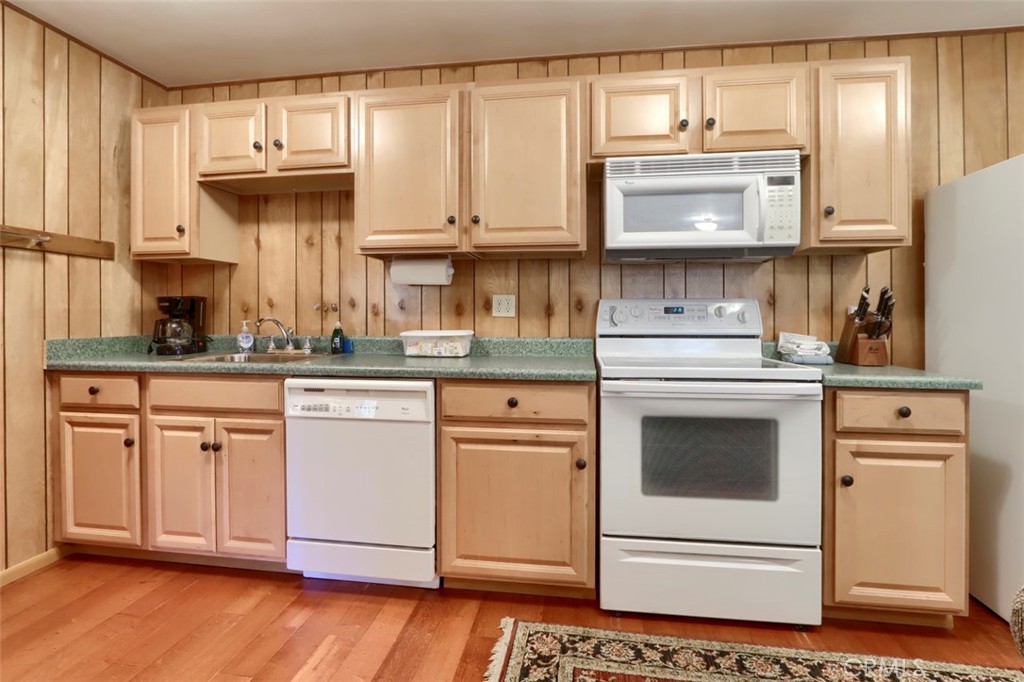 7296 Yosemite Park, Wawona, CA 95389