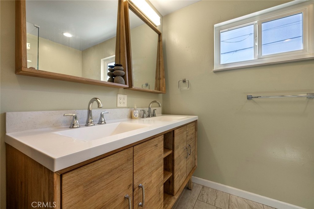 800 Frank Ct, Manteca, CA 95336