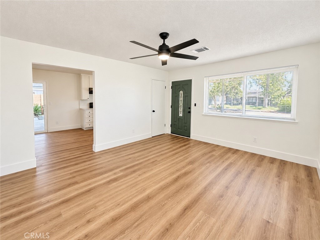 587 Sunset St, Kingsburg, CA 93631