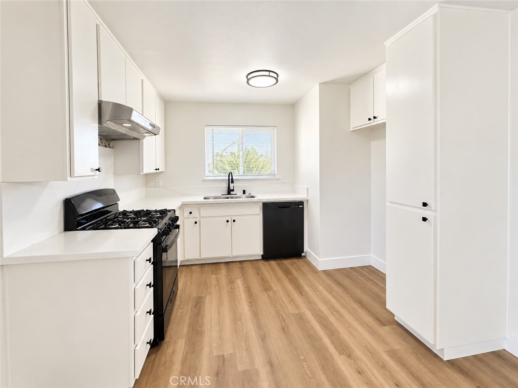 587 Sunset St, Kingsburg, CA 93631