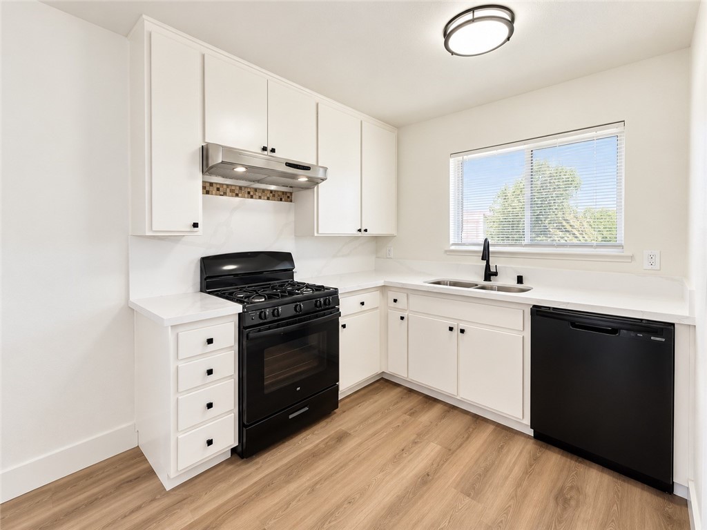 587 Sunset St, Kingsburg, CA 93631