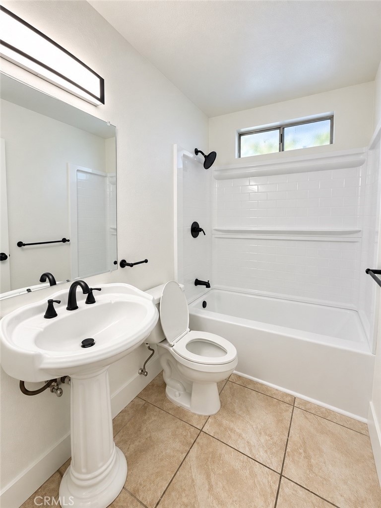 587 Sunset St, Kingsburg, CA 93631