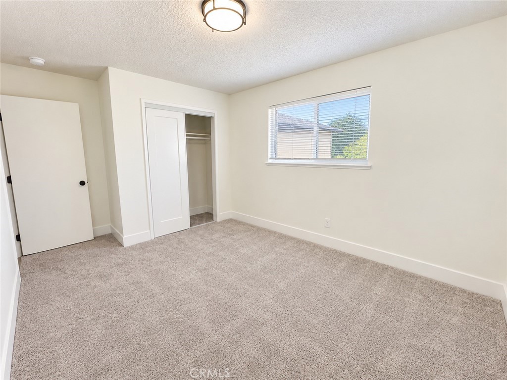 587 Sunset St, Kingsburg, CA 93631