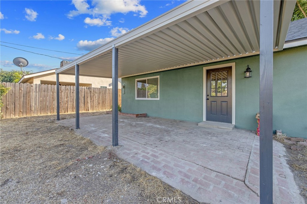 988 Laurel Ave, Lindsay, CA 93247