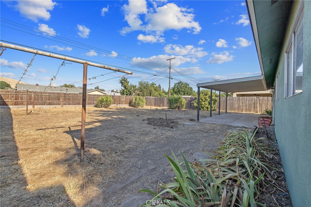 988 Laurel Ave, Lindsay, CA 93247