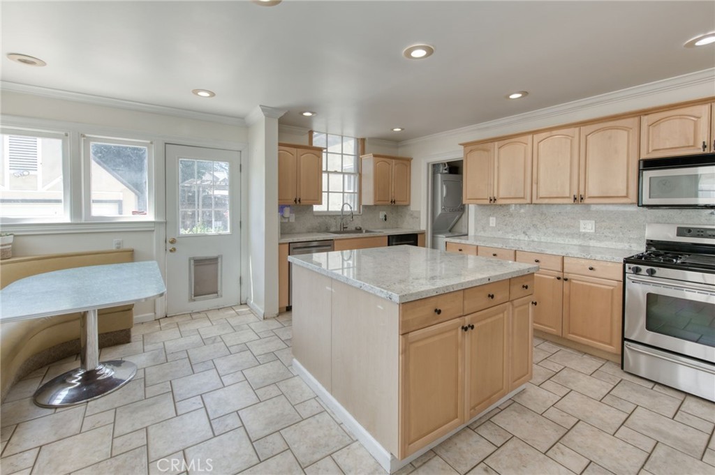 544 E Clinton, Fresno, CA 93704