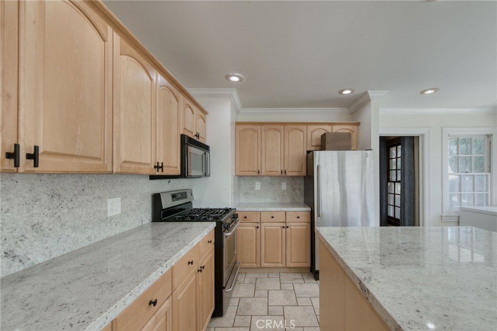 544 E Clinton, Fresno, CA 93704