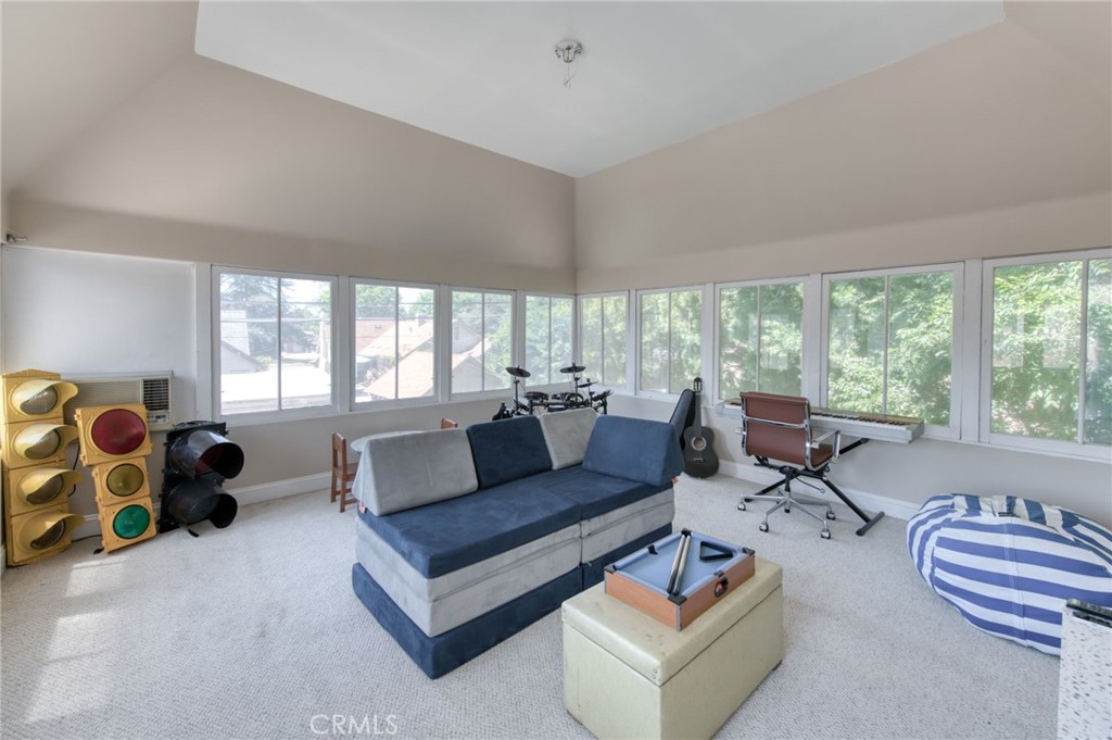 544 E Clinton, Fresno, CA 93704