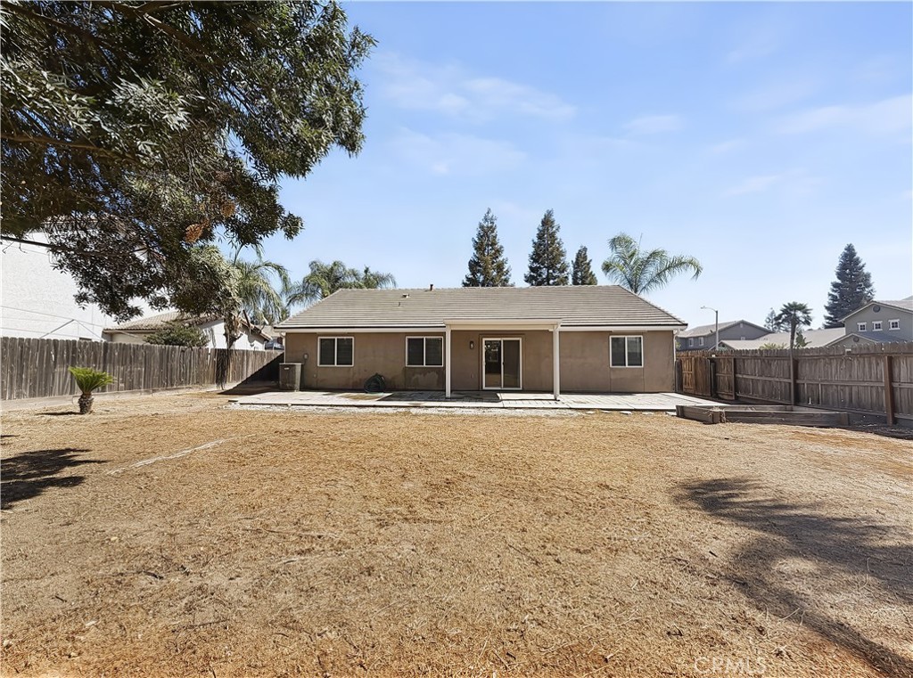 3233 S Virmargo Ct, Visalia, CA 93292