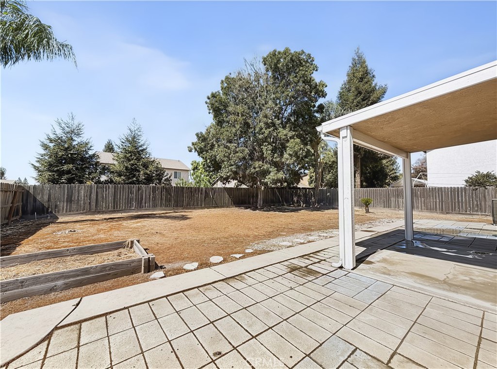 3233 S Virmargo Ct, Visalia, CA 93292