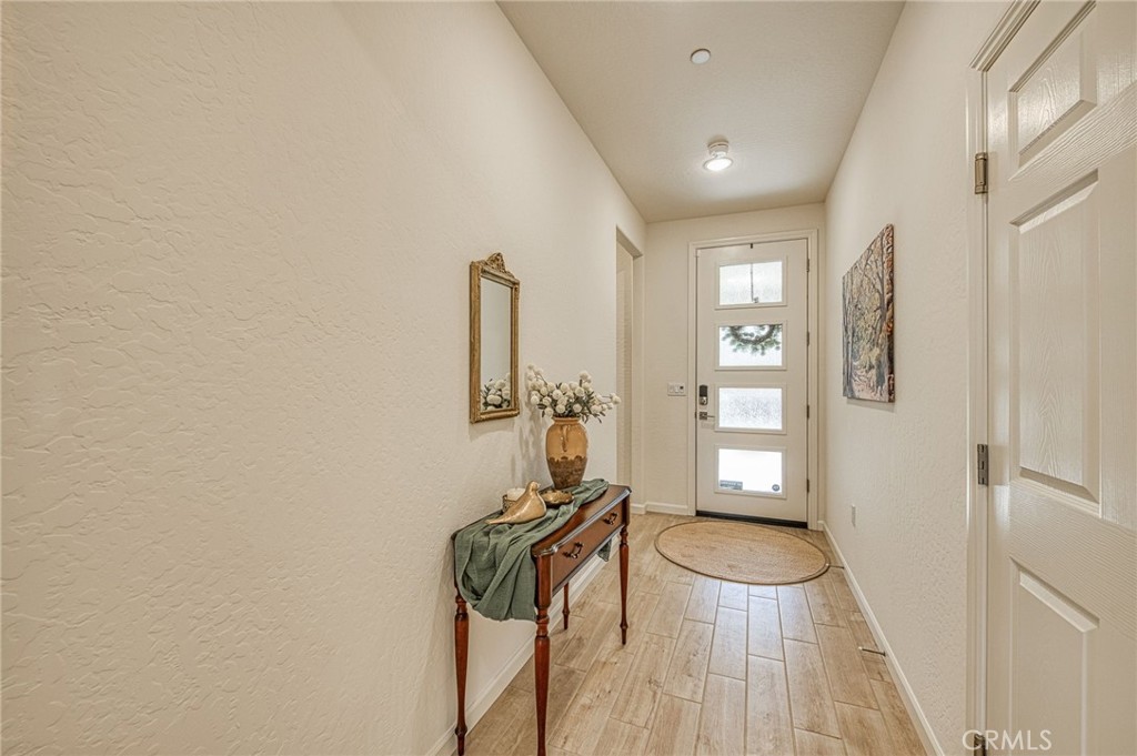 1523 Bloom Ln, Clovis, CA 93619