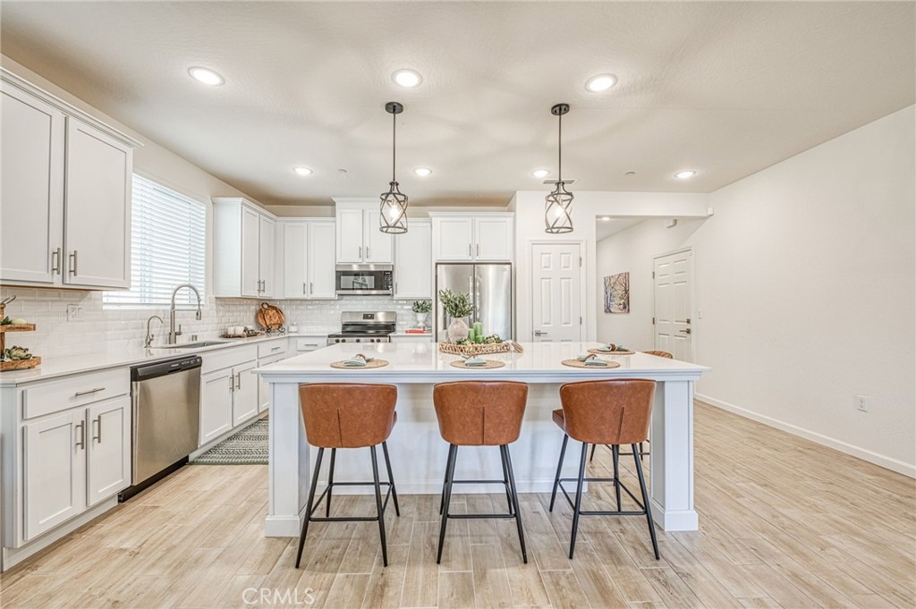1523 Bloom Ln, Clovis, CA 93619