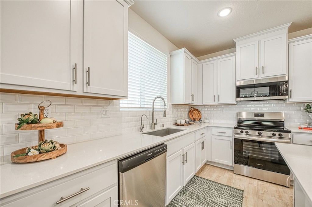 1523 Bloom Ln, Clovis, CA 93619