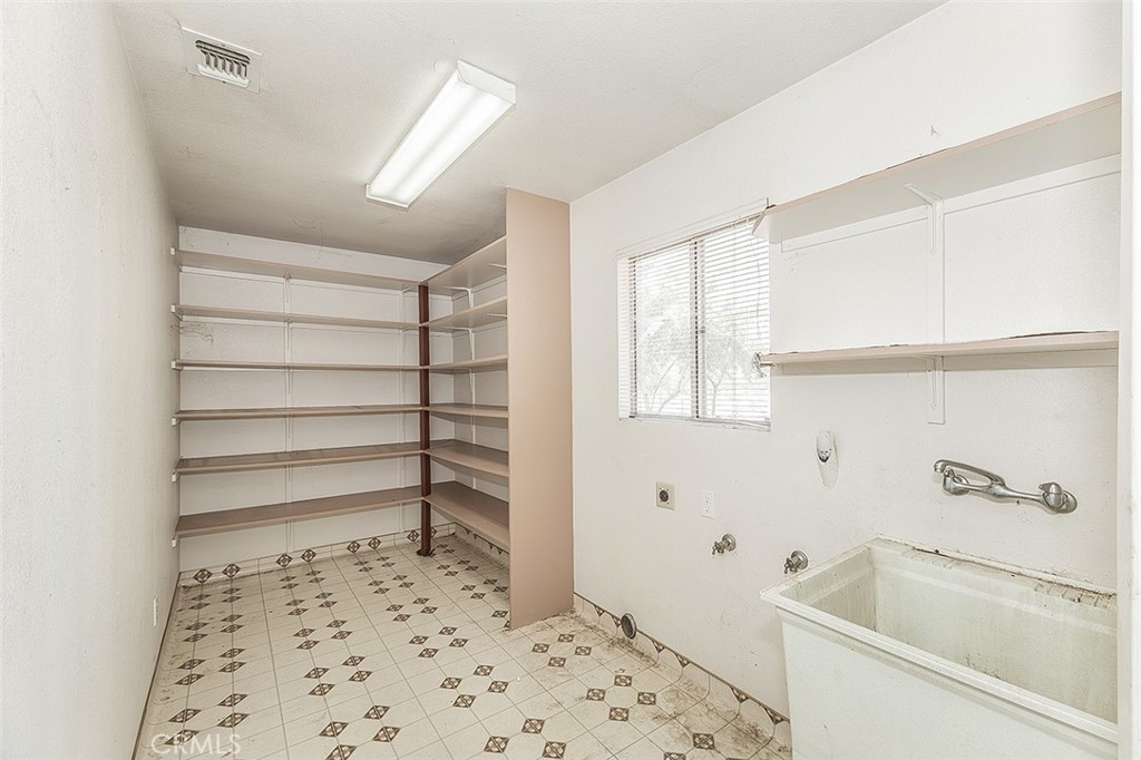 9016 E Dinuba, Selma, CA 93662
