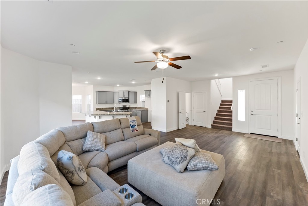 4422 W Langden Dr, Fresno, CA 93722