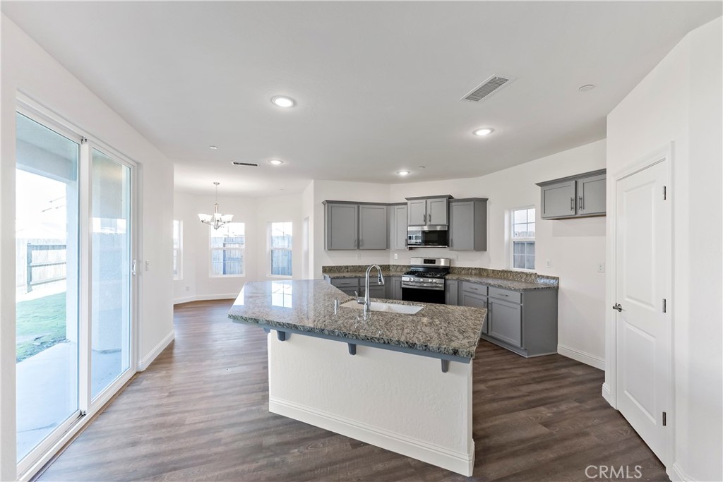 4422 W Langden Dr, Fresno, CA 93722