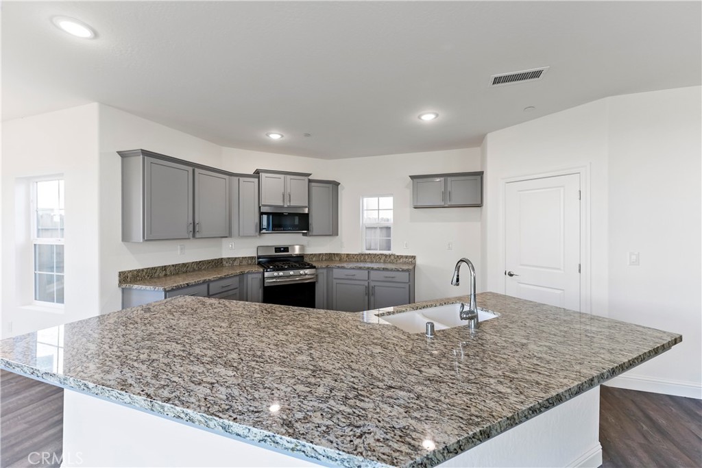 4422 W Langden Dr, Fresno, CA 93722