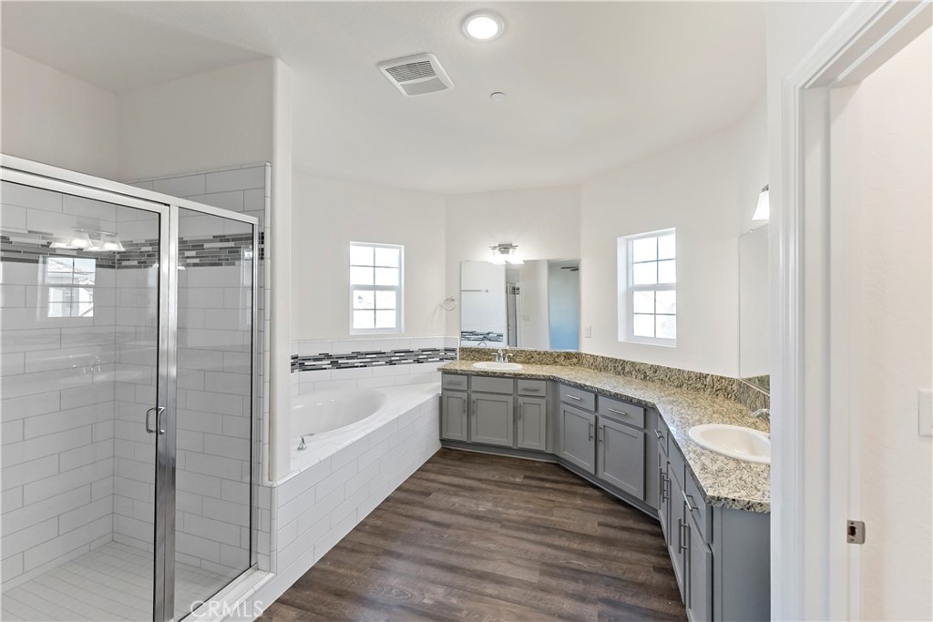 4422 W Langden Dr, Fresno, CA 93722