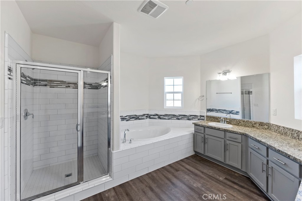 4422 W Langden Dr, Fresno, CA 93722