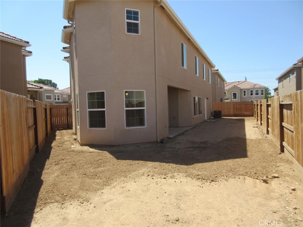 4422 W Langden Dr, Fresno, CA 93722