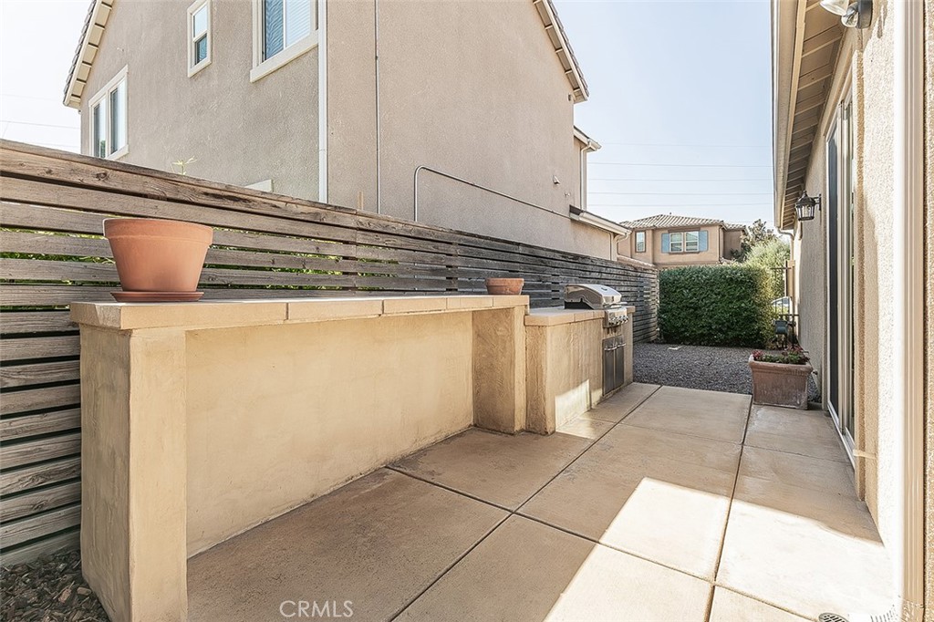 7076 N Cedar Hill Dr, Fresno, CA 93722