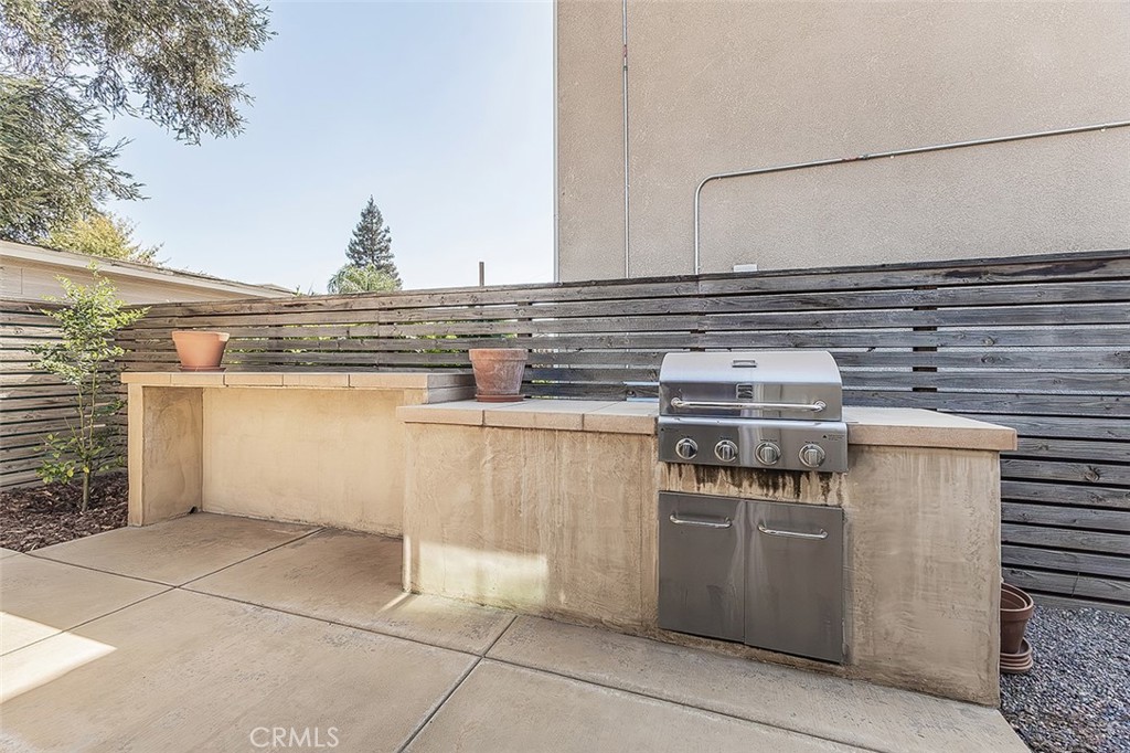 7076 N Cedar Hill Dr, Fresno, CA 93722