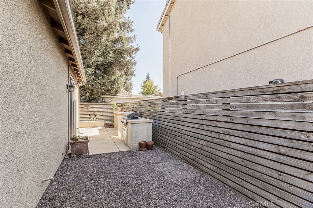 7076 N Cedar Hill Dr, Fresno, CA 93722