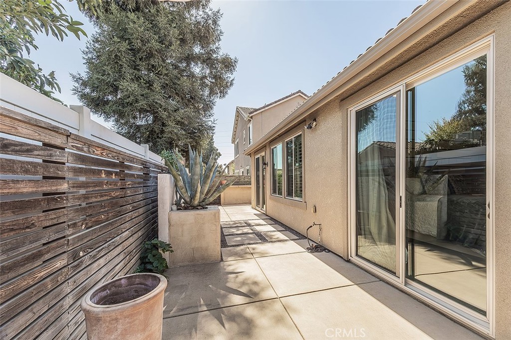7076 N Cedar Hill Dr, Fresno, CA 93722