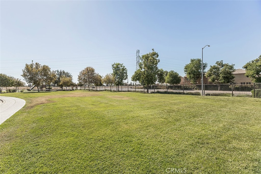 7076 N Cedar Hill Dr, Fresno, CA 93722