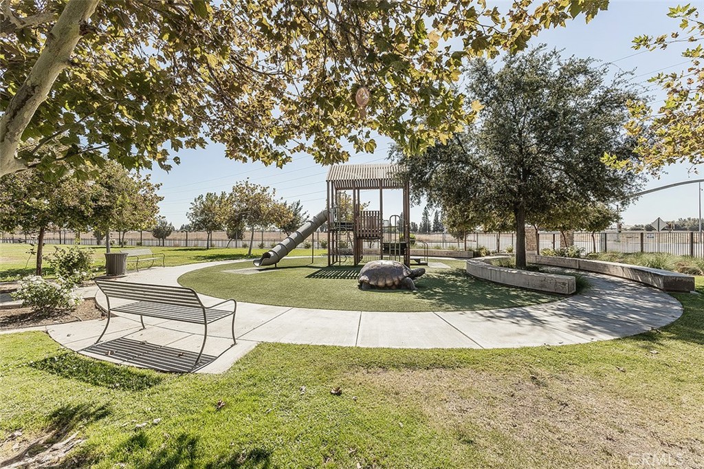 7076 N Cedar Hill Dr, Fresno, CA 93722