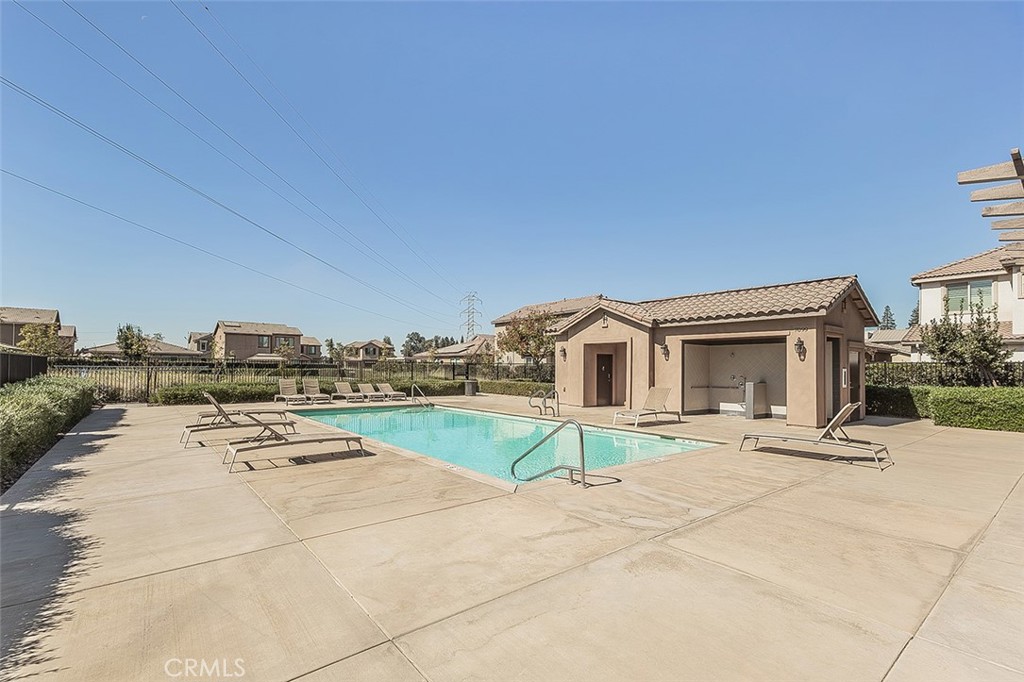 7076 N Cedar Hill Dr, Fresno, CA 93722