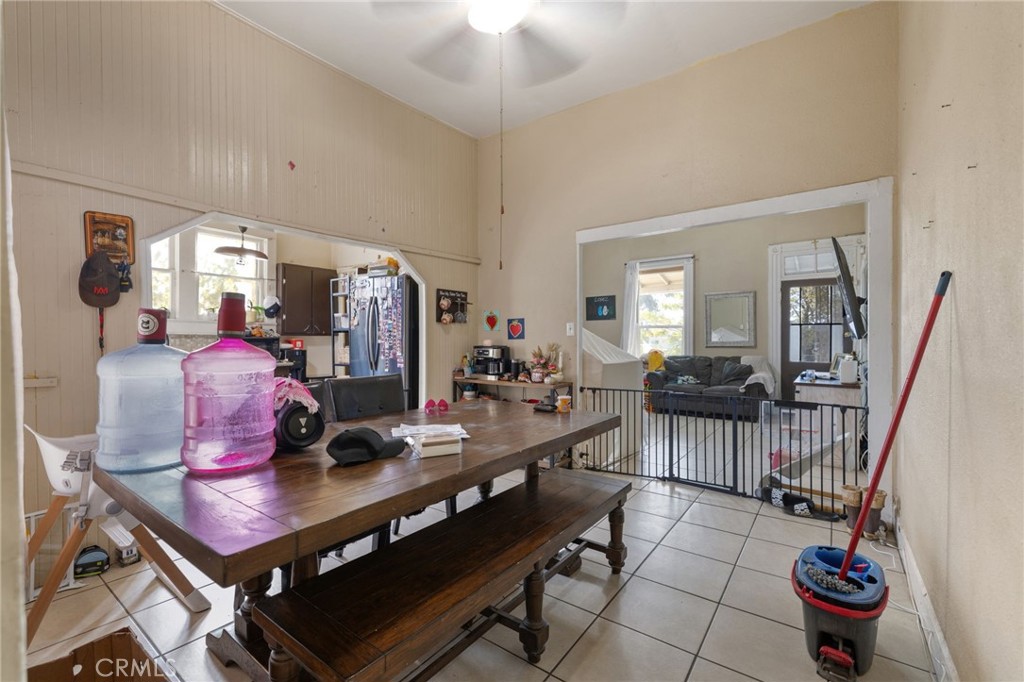130 E 4th St, Hanford, CA 93230
