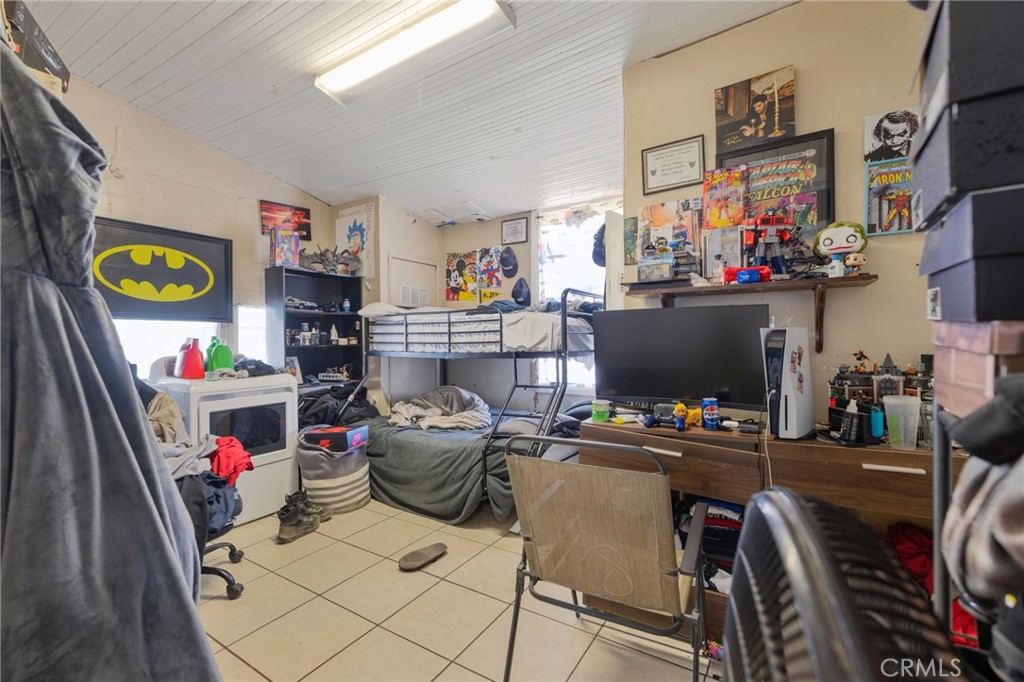 130 E 4th St, Hanford, CA 93230