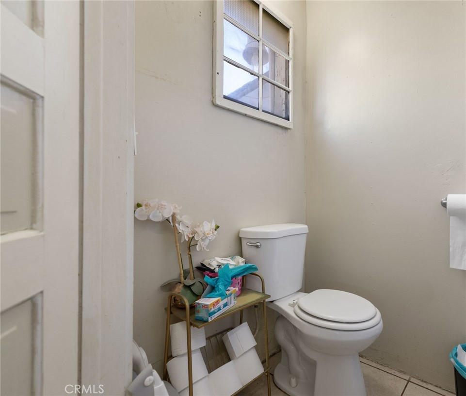 130 E 4th St, Hanford, CA 93230