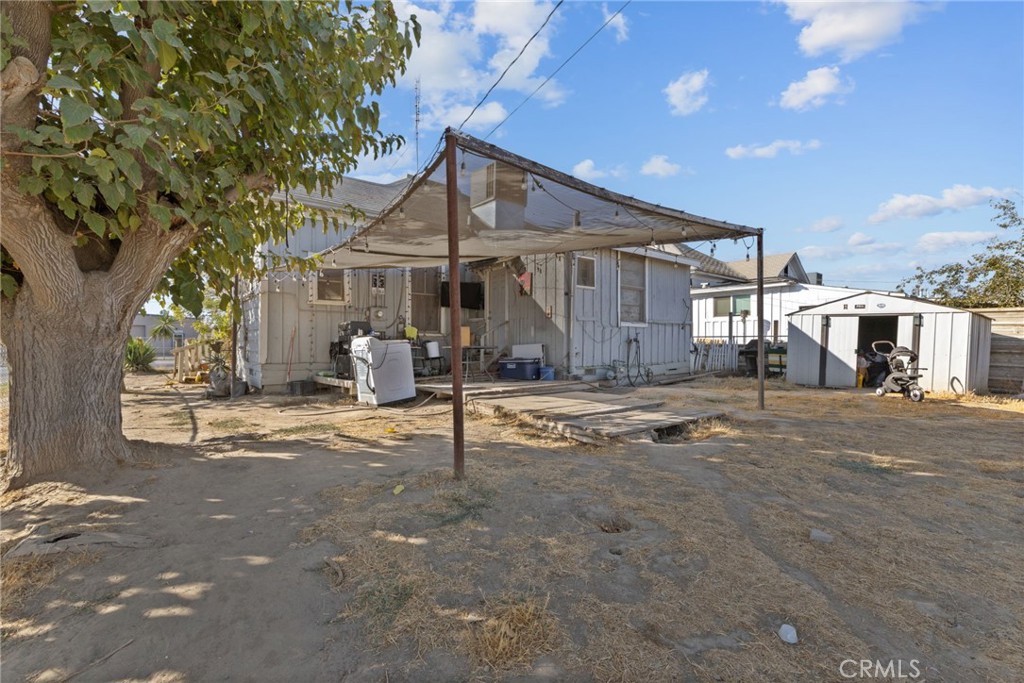 130 E 4th St, Hanford, CA 93230