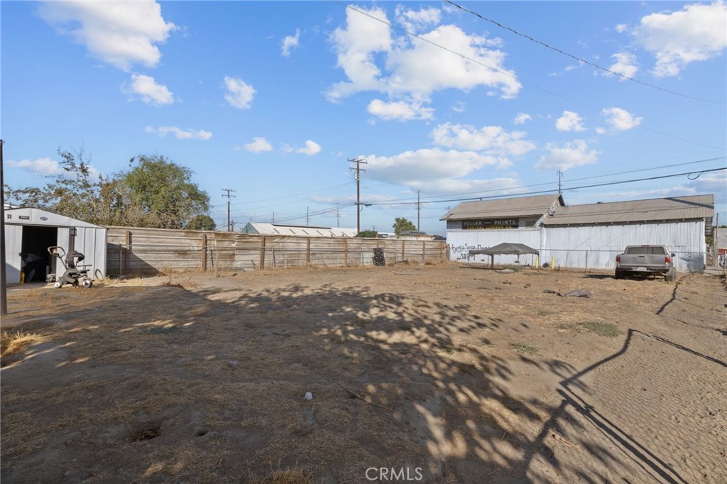 130 E 4th St, Hanford, CA 93230