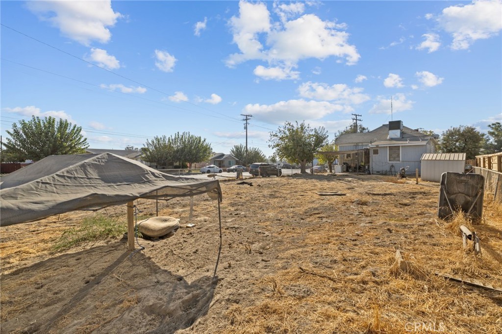 130 E 4th St, Hanford, CA 93230