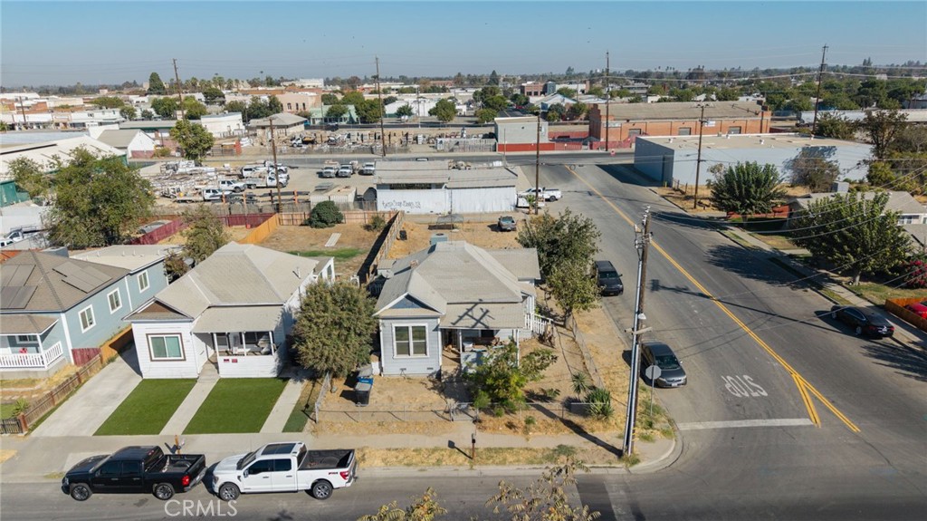 130 E 4th St, Hanford, CA 93230