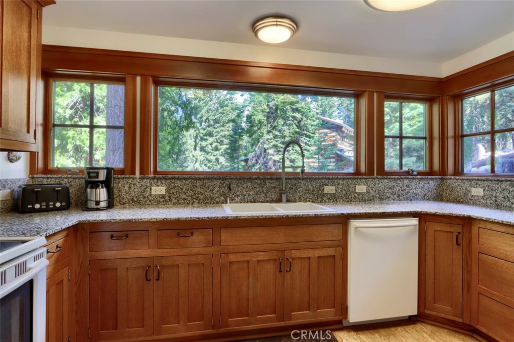 7475 Henness Cir, Yosemite, CA 95389