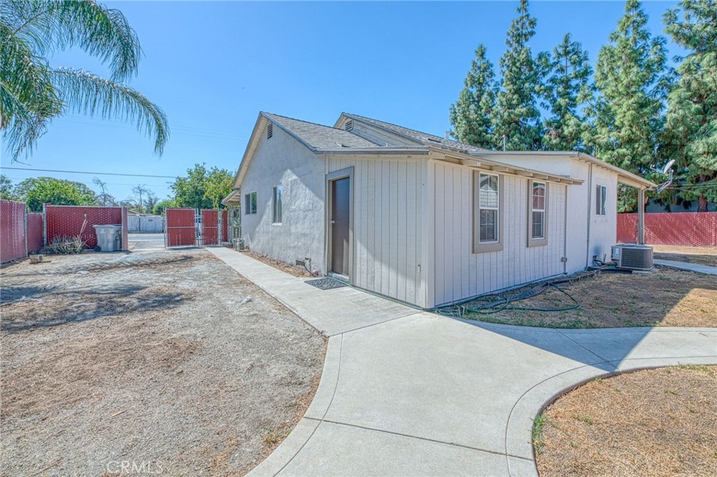 2146 W Dudley, Fresno, CA 93728