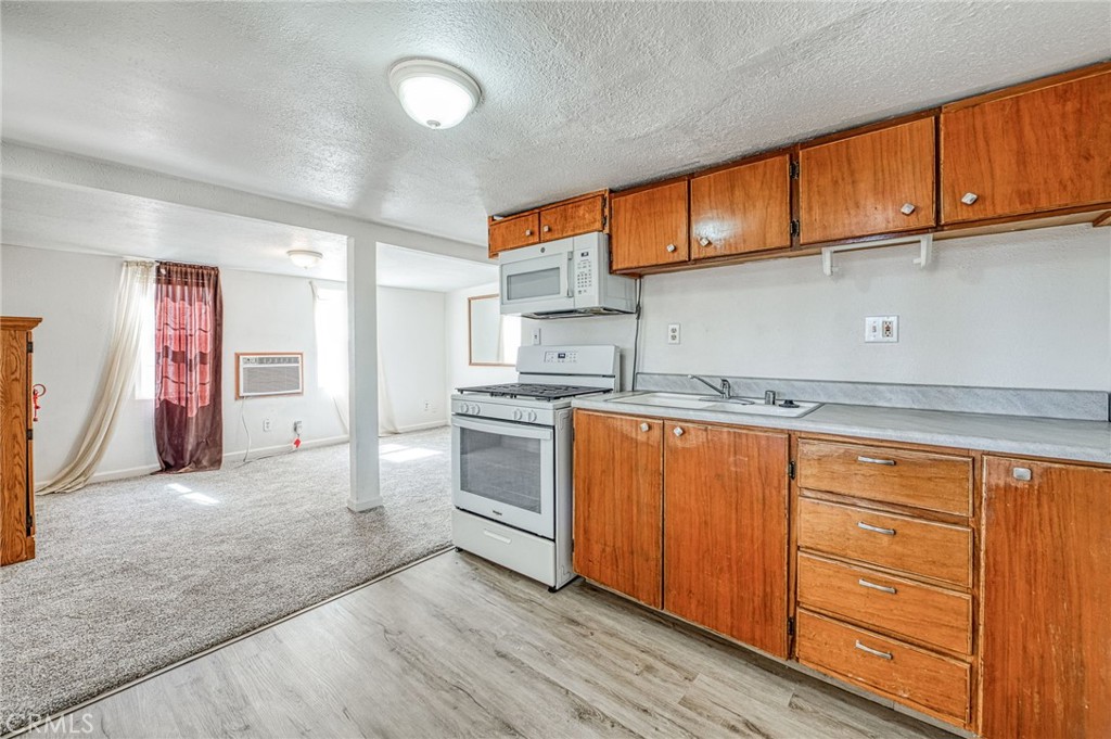 2146 W Dudley, Fresno, CA 93728