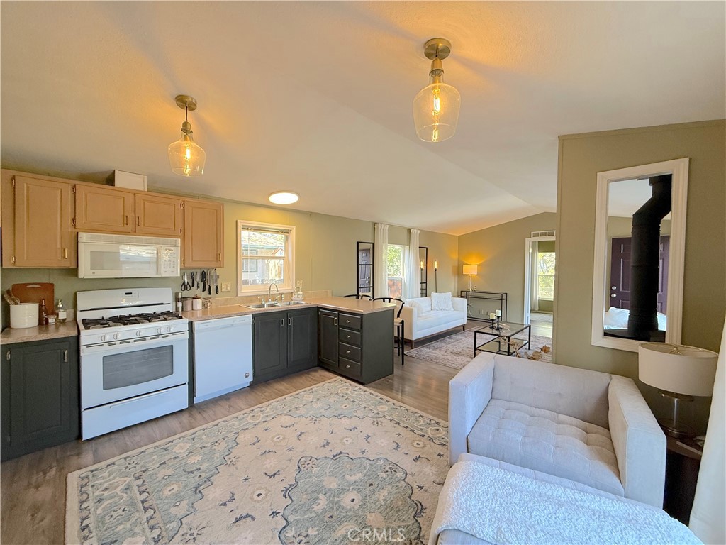 43555 Highway 41 #B23, Oakhurst, CA 93644
