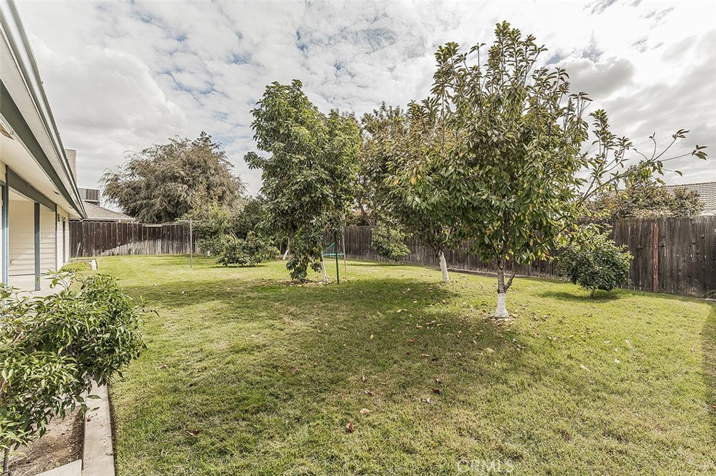 2360 Harold St, Kingsburg, CA 93631