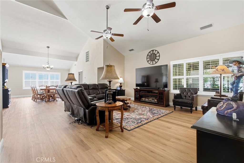 2843 Carolina Ave, Clovis, CA 93611