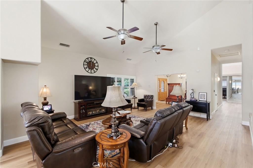 2843 Carolina Ave, Clovis, CA 93611