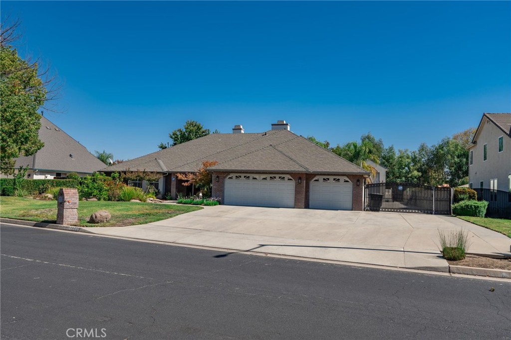 2843 Carolina Ave, Clovis, CA 93611