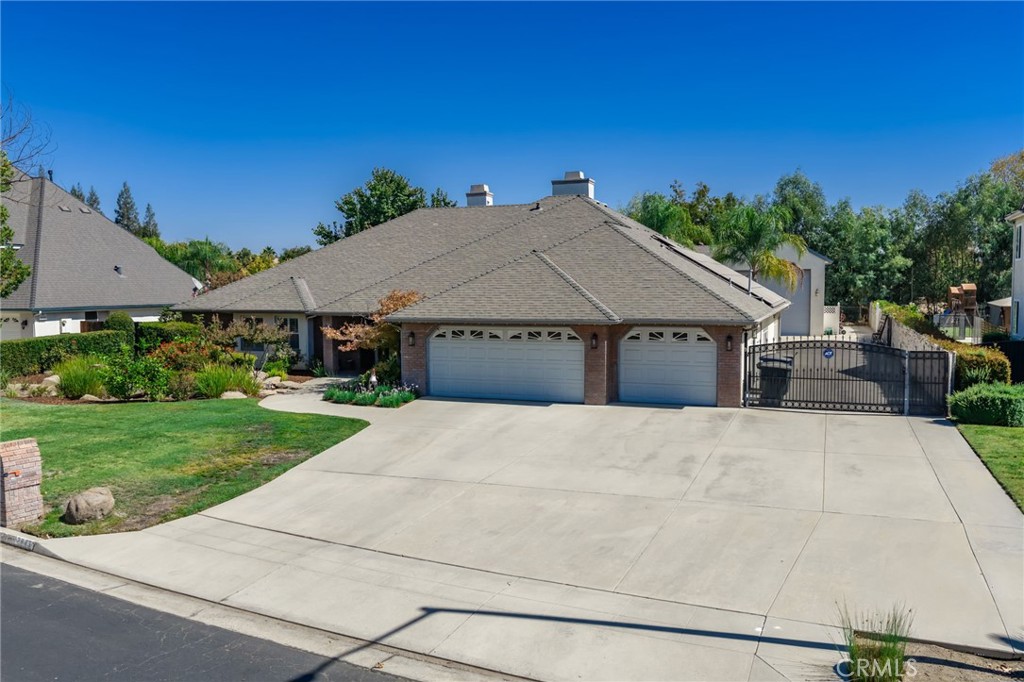 2843 Carolina Ave, Clovis, CA 93611