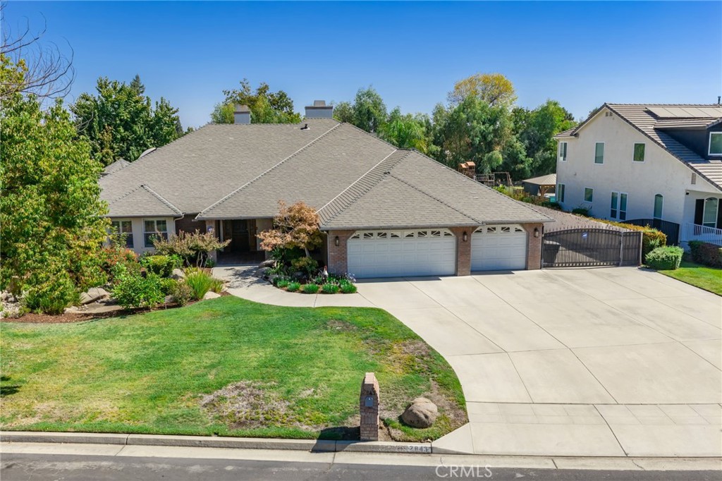 2843 Carolina Ave, Clovis, CA 93611