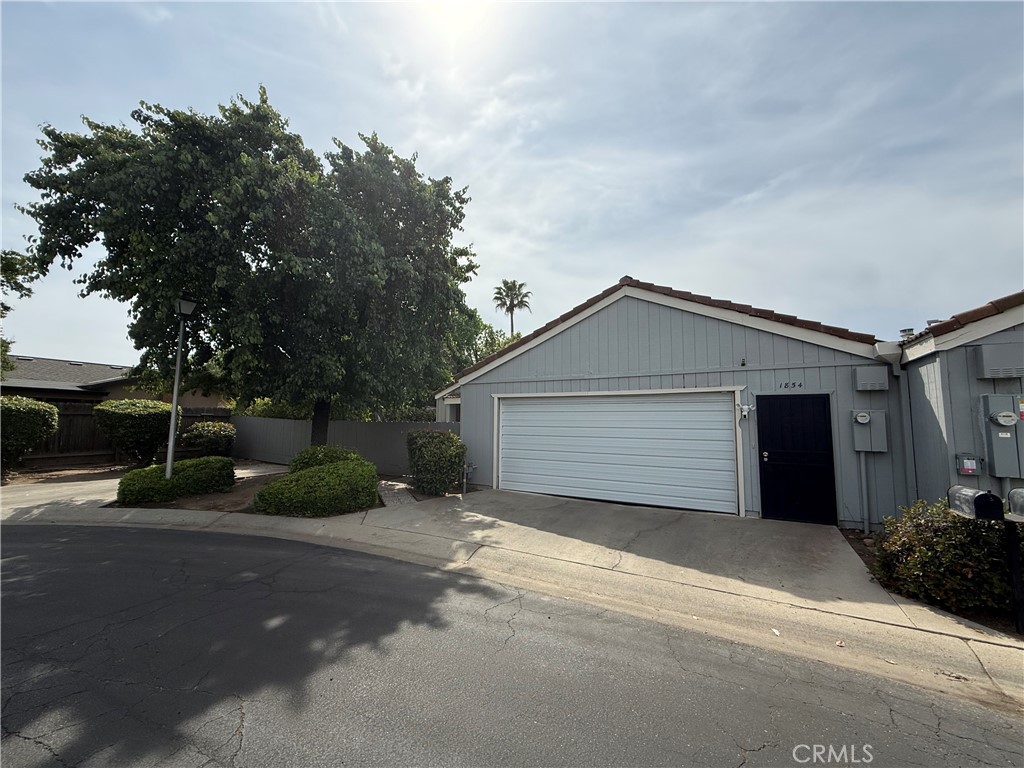 1854 Cougar Ln, Clovis, CA 93611